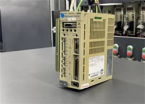 Yaskawa SGDM-04AC-SD2B AC Servo Amplificatore Nuovo In Originale 230V