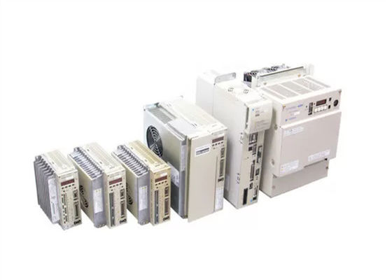 Yaskawa SGDM-04AC-SD2B AC Servo Amplificatore Nuovo In Originale 230V