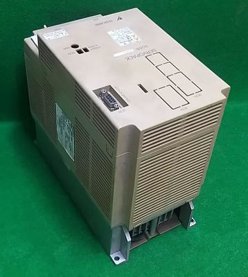 Nuovo servo amplificatore Yaskawa SGDB-20AD 230V 12A in originale