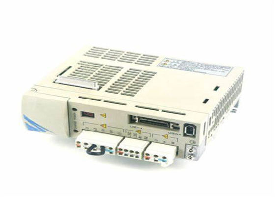 Yaskawa SGDG-04GT Servoamplificatore AC 0.4kw 230V Nuovo In Originale