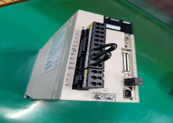 Yaskawa SGDV-3R8A05A AC Servo Amplificatore Nuovo in Originale