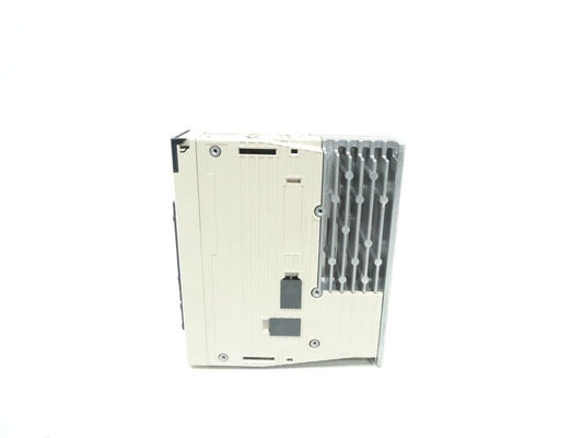 Brand Yaskawa SGDV-R70A21A Servo amplificatore a corrente alternata 0.05kw Output Nuovo