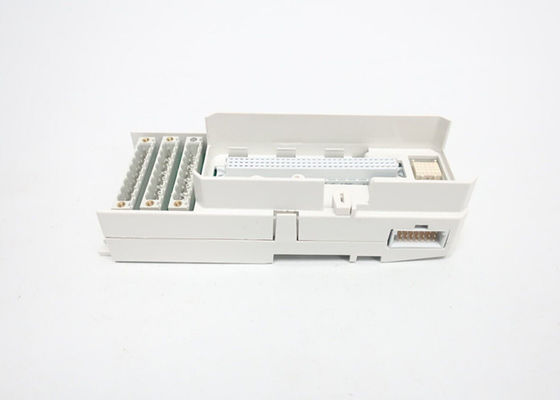 ABB 3BSE036714R1 TU813 Compatto MTU 250V Collegatori a scatto a strisce Modulo terminale