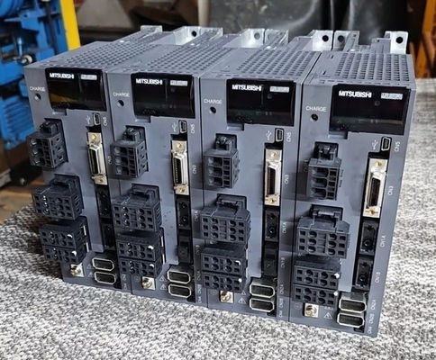 MR-J3-11KT4 3 PHASE MR-J4-200A Servomotore avanzato per applicazioni industriali