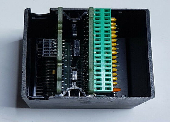 IC670MDL240 è un modulo di ingresso discreto a 16 punti della serie di controllo di campo di GE Fanuc