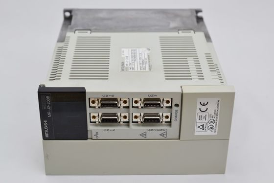2.0kw MITSUBISHI MR-J2-200B Industrial Servo Drive Tre fasi AC200V Interfaccia di tipo SSCNET