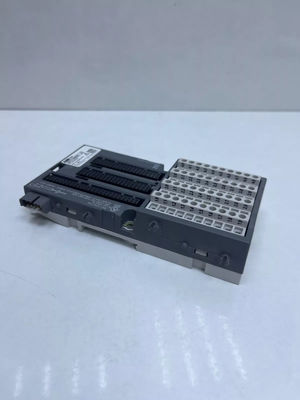 230V ABB Brand Digital Autoamtion I O Modulo TU531 Scatola originale