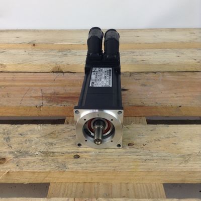 Lenze MCS 06F60-RS0B0-A11N-ST5S00N-R0SU Servomotore sincrono