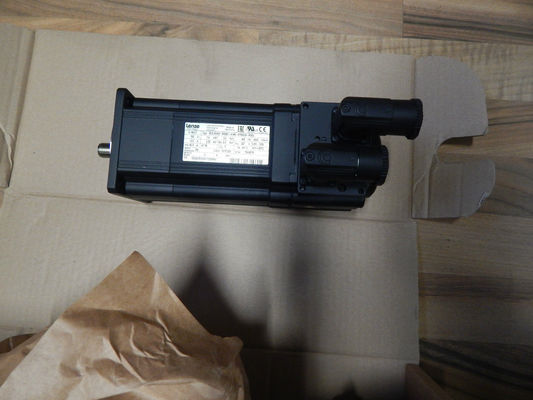 LENZE MCS 09H60-RS0B0-A14N-ST5S00N-R0SU Descrizione SERVO MOTORE 3.4A 307V 3.8NM