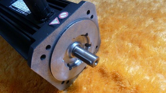 LENZE MDFKARS071-22 Batteria industriale IP65 con velocità di rivoluzione nominale di 3000