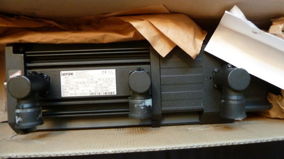 LENZE MDFKSAG071-03 Batteria industriale da 15 kW con risposta rapida a 60 Hz