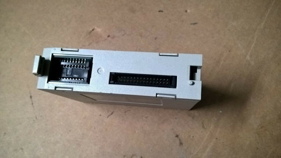 Omron C200HW-MC402-UK Terminazione a vite con forza operativa di 11,8 N