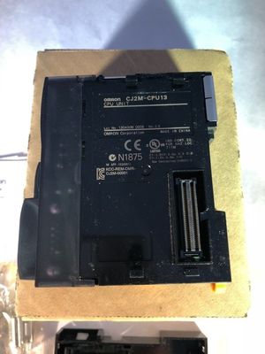 Omron CJ2M-CPU13 Voltage Rating DC 28 VAC Modulo di controllo logico