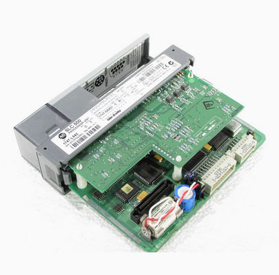 Allen-Bradley 1747-L551 SLC 5/05 Controller, 16K, Ethernet e RS-232, serie C