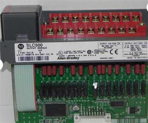 Modulo di uscita Allen-Bradley 1746-OA16 con serie SLC 500, digitale