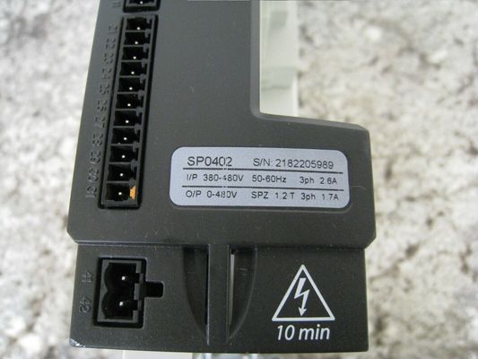 EMERSON SP0402 Azionamento universale a velocità variabile AC per motori a induzione e servomotori