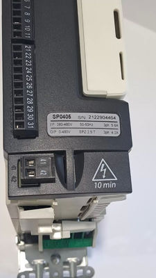 EMERSON SP0405 Azionamento universale a velocità variabile AC per motori a induzione e servomotori