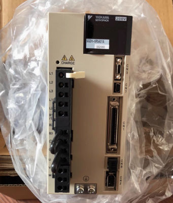 Yaskawa Drive SGDV-5R5A01A/11A SGDV-7R6A01A/11A con garanzia di un anno in stock