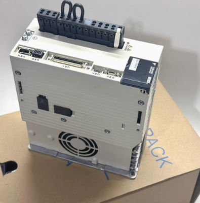 Yaskawa Drive SGDV-5R5A01A/11A SGDV-7R6A01A/11A con garanzia di un anno in stock