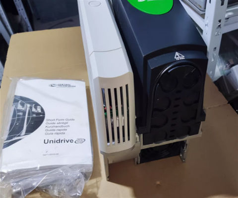 Emerson Control Techniques Unidrive SP2401 10,0 CV con numero di parte KJ3201X1-BA1
