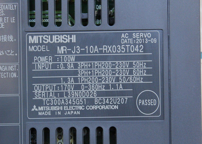 Servo azionamento industriale di CA dell'amplificatore MR-J3-10A-RX035T042 170V di Mitsubishi Electric 100W in azione