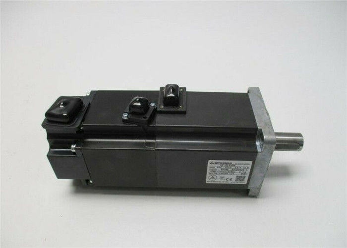 Servomotore industriale HF-KP43BK 400W 102V 3000RPM della macchina per cucire di Mitsubishi nuovo in azione