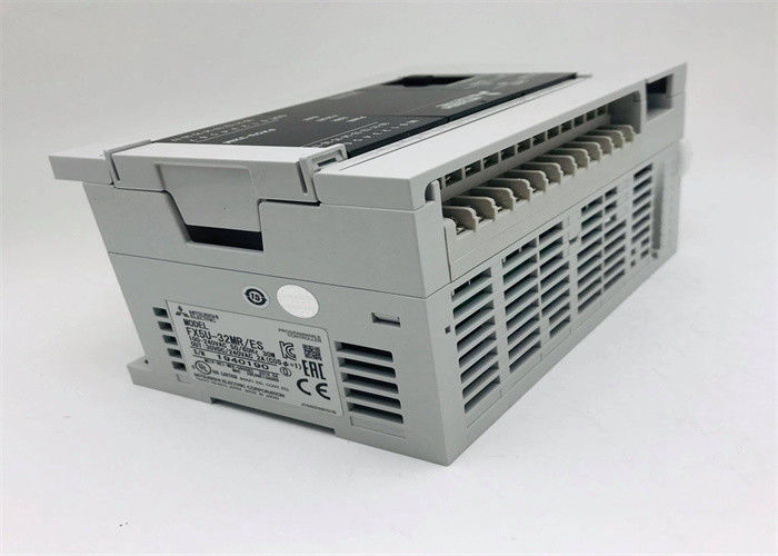 MODULO DEL CPU DI MITSUBISHI FX5U-32MR/ES CON GLI INPUT DIGITALI INTEGRATI DELL'INGRESSO/USCITA 16 DI I/S 32
