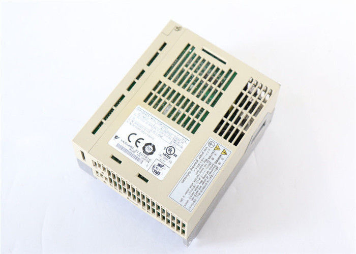 Yasakawa SGDM-10 ADA Ac Servo Motor Drive HA INTRODOTTO: 7 A 200-230 VCA 50/60 DI HERTZ