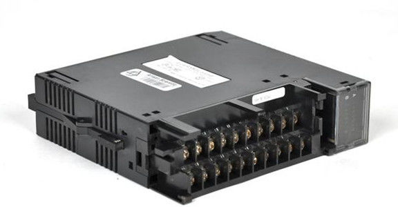 Sistema di 16 bit di GE IC693CPU311 che appartiene alle 90-30 serie di PLCs 10 megahertz e una memoria di registrazione di 1 kilobyte