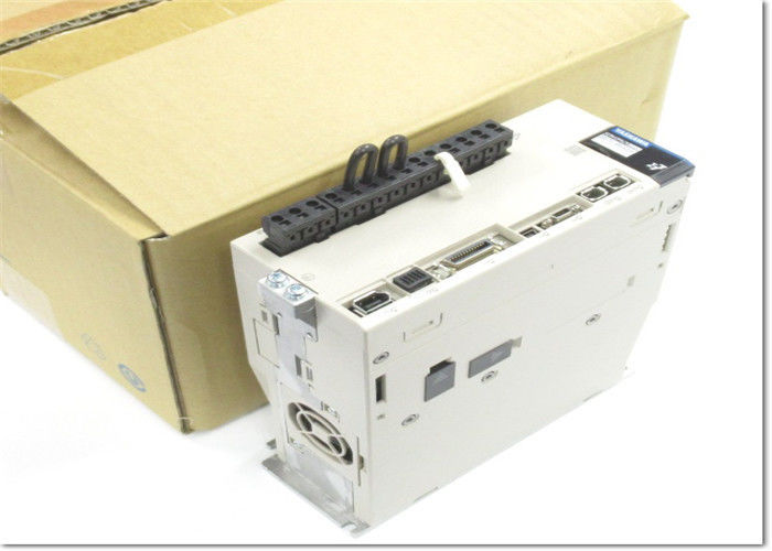 YASKAWA SGDH-30AE 3000W 28.4N/M 1000RPM*NIB Nuovo originale