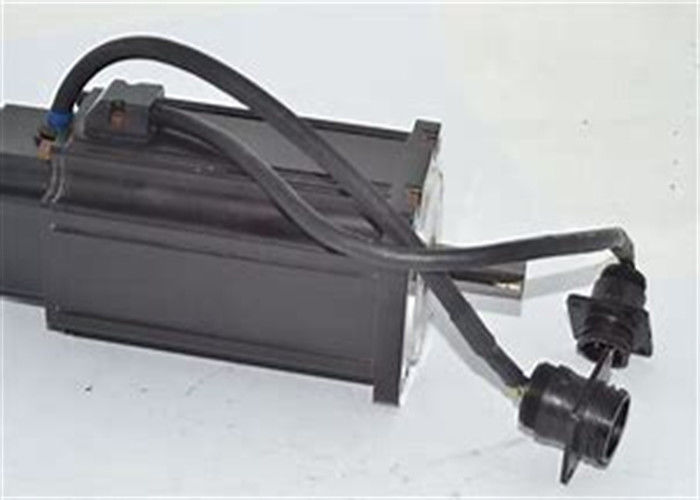 Emerson XVM-8028-TONS-0000 Servomotore da 1 kW Nuovo originale