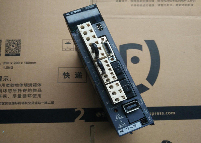 Mitsubishi Industrial AC Servo Drive MR-J3-20B-PE053 200W 170V 2.2A Amplificatore elettrico