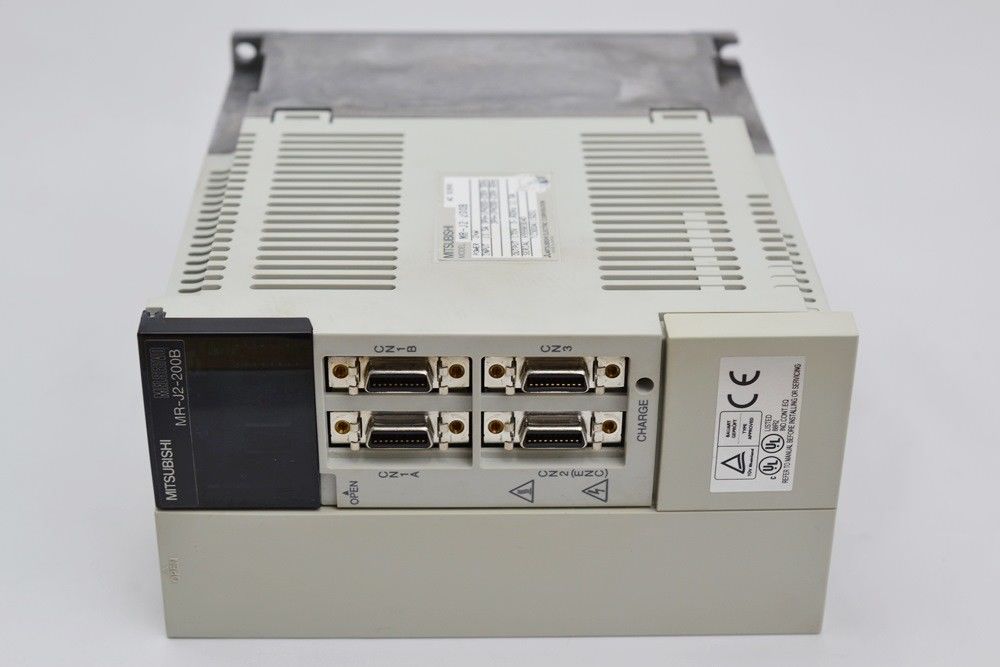 2.0kw MITSUBISHI MR-J2-200B Industrial Servo Drive Tre fasi AC200V Interfaccia di tipo SSCNET