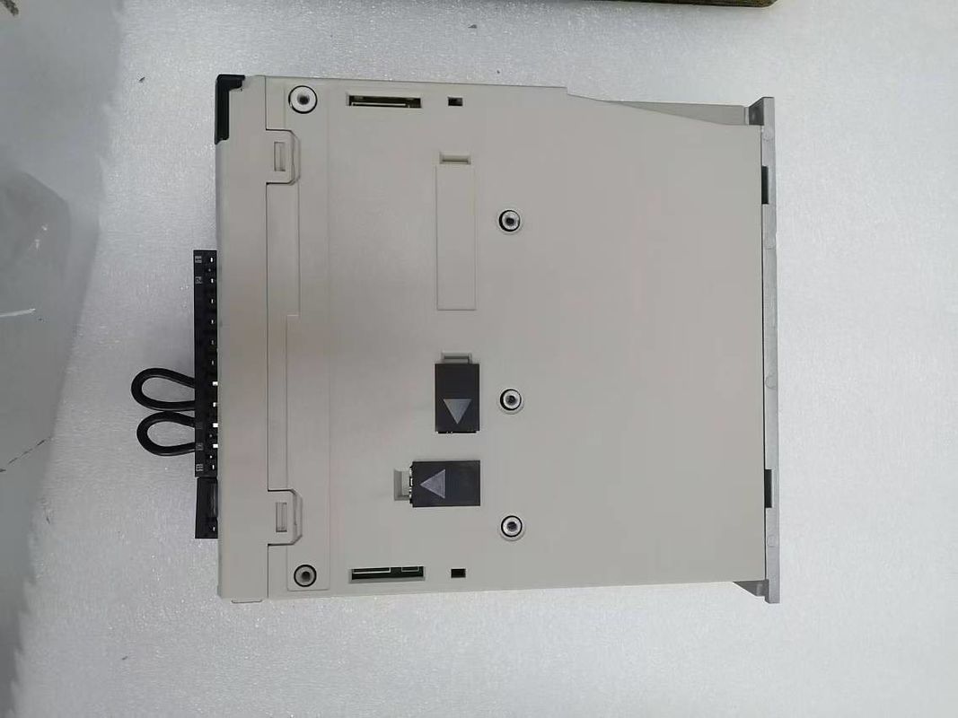YASKAWA Electric Corporation SERVO SGD7S-5R5A10A Servomotore industriale