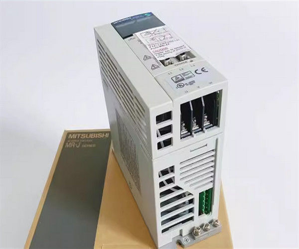 J2 Super Series Industrial Servo Drives 2.8 Amperage Compatibile con MR-PWCNK1-3M