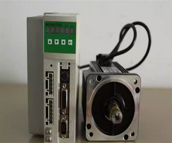 3 fasi da 200 a 240VAC 50/60Hz Servo motori industriali 5.8A corrente nominale di uscita 4 Servo motori rotanti