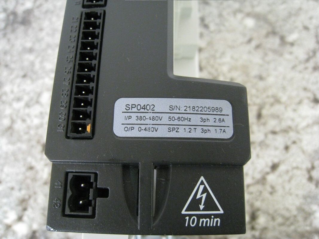 EMERSON SP0402 Azionamento universale a velocità variabile AC per motori a induzione e servomotori